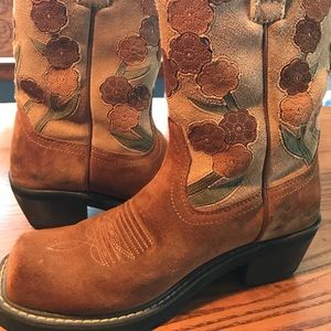 Arias women’s boot